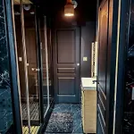 Jacuzzi Prive, Sauna & Design Chic Apartment Reims