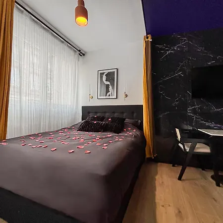 Apartment Jacuzzi Prive, Sauna & Design Chic