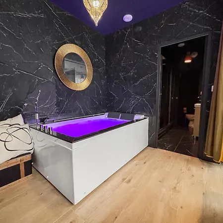 Jacuzzi Prive, Sauna & Design Chic Apartment *