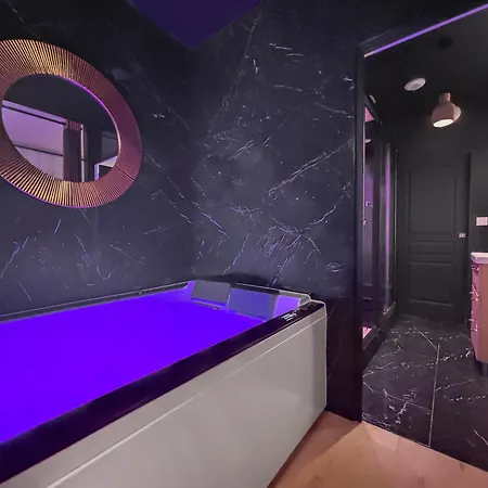 Jacuzzi Prive, Sauna & Design Chic Apartment *