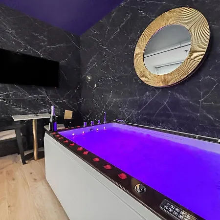 Jacuzzi Prive, Sauna & Design Chic * Reims