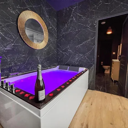 Appartement Jacuzzi Prive, Sauna & Design Chic Reims