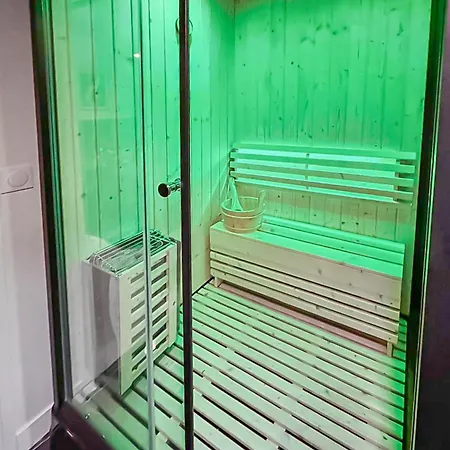 Apartment Jacuzzi Prive, Sauna & Design Chic