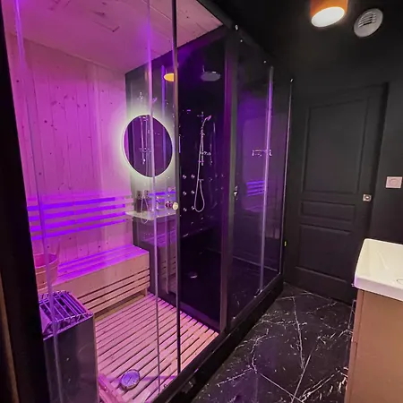 Jacuzzi Prive, Sauna & Design Chic Apartman Reims