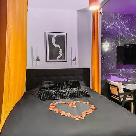 Jacuzzi Prive, Sauna & Design Chic *