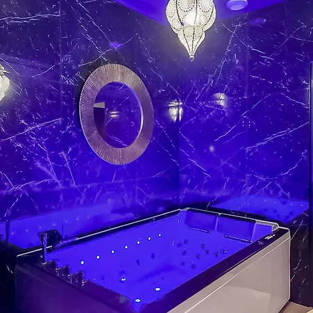 Jacuzzi Prive, Sauna & Design Chic Appartement