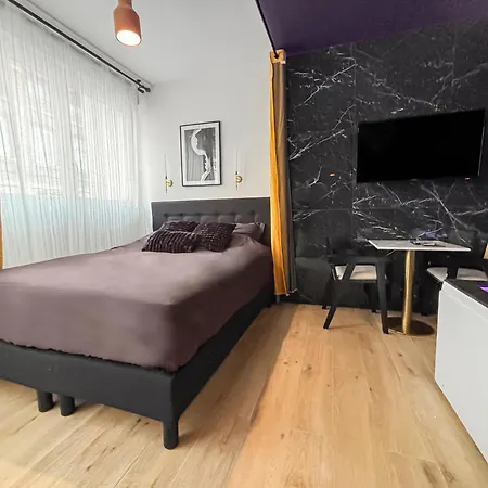 Jacuzzi Prive, Sauna & Design Chic Apartman