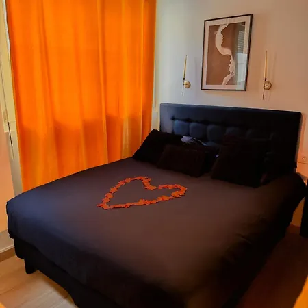 Jacuzzi Prive, Sauna & Design Chic *