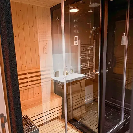 Jacuzzi Prive, Sauna & Design Chic דירה
