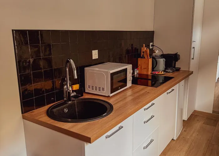 Jacuzzi Prive, Sauna & Design Chic * ריימס