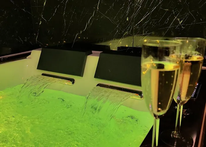 Jacuzzi Prive, Sauna & Design Chic Apartmán Remeš