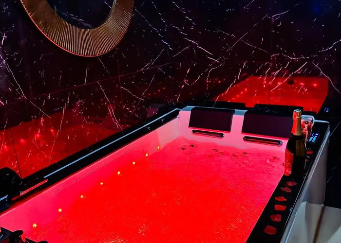 Jacuzzi Prive, Sauna & Design Chic