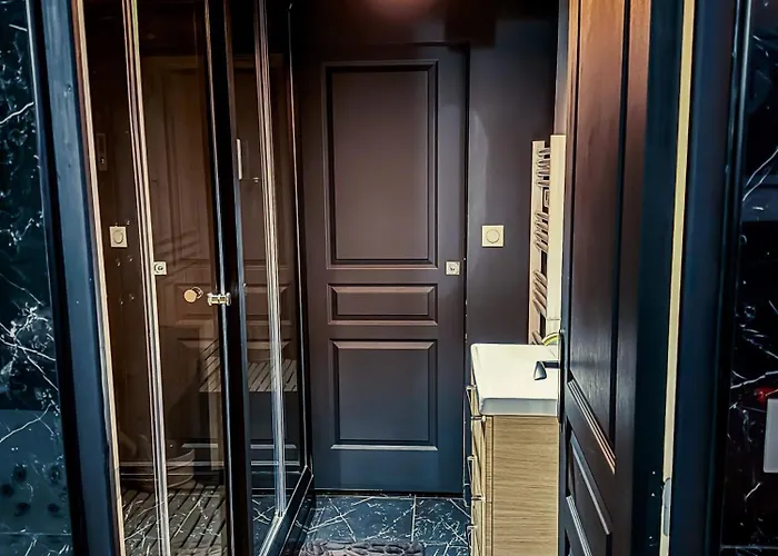 Jacuzzi Prive, Sauna & Design Chic דירה ריימס