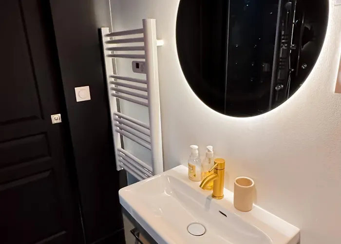 Apartmán Jacuzzi Prive, Sauna & Design Chic Remeš